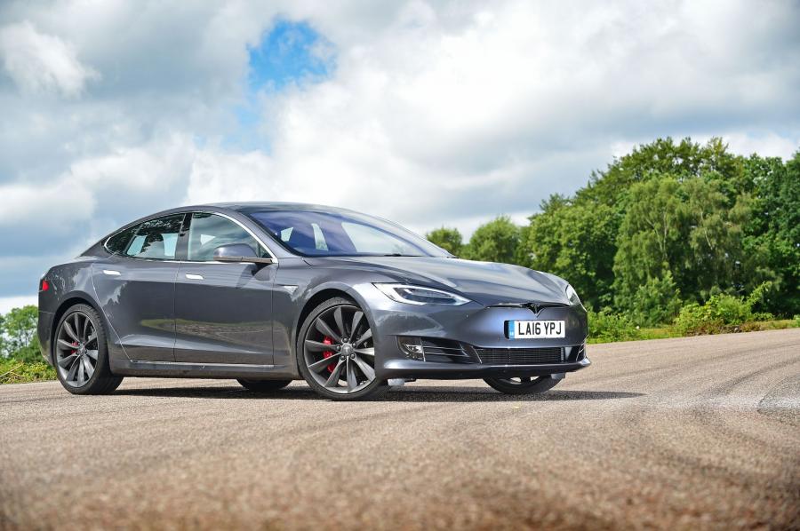  Tesla Model S P90D 2016 года  (UK) (фото 3 из 14)